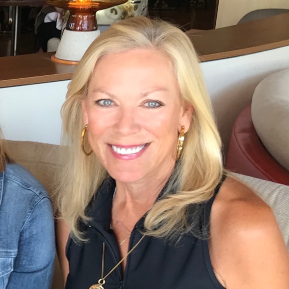 Meet your Posher, Hopelyn @BAGITBEAUTIFUL. - Picture 1 of 5